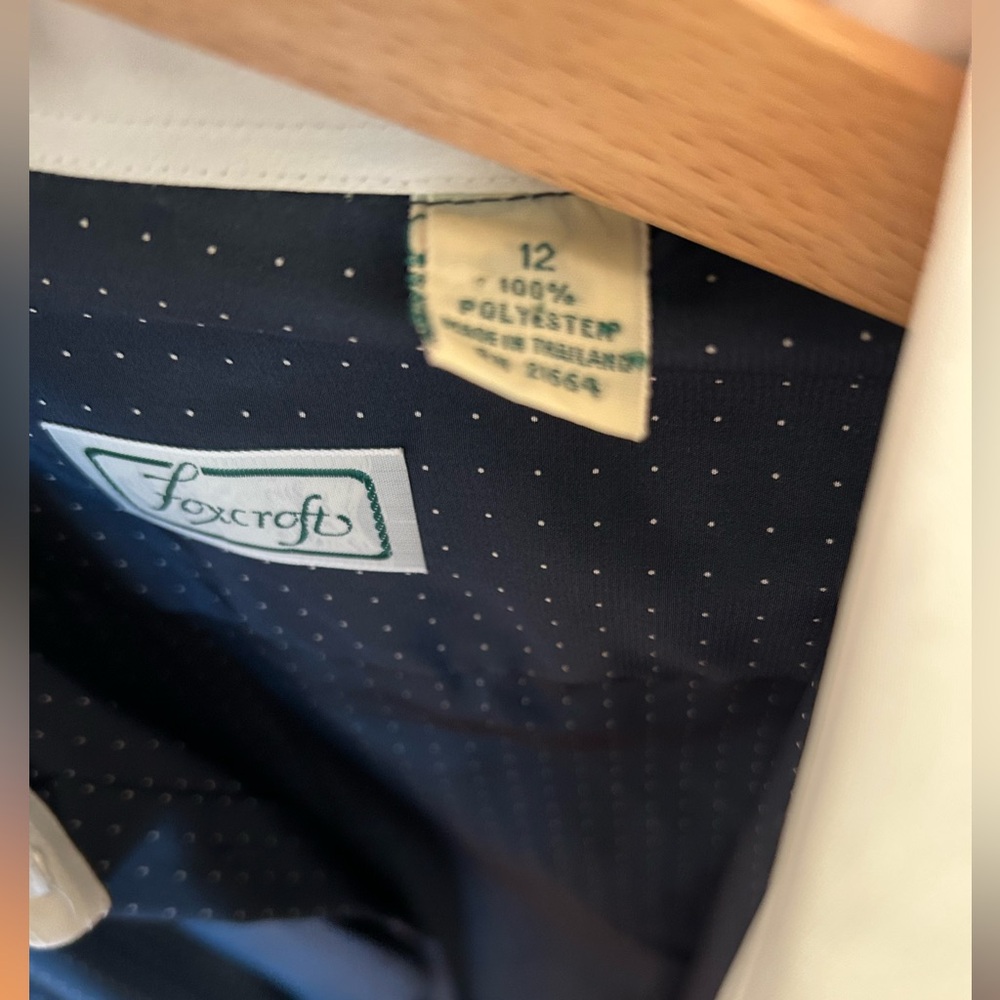 Foxcroft women’s button-up blouse, size 12 navy polka dot with removable bow tie - Picture 5 of 10